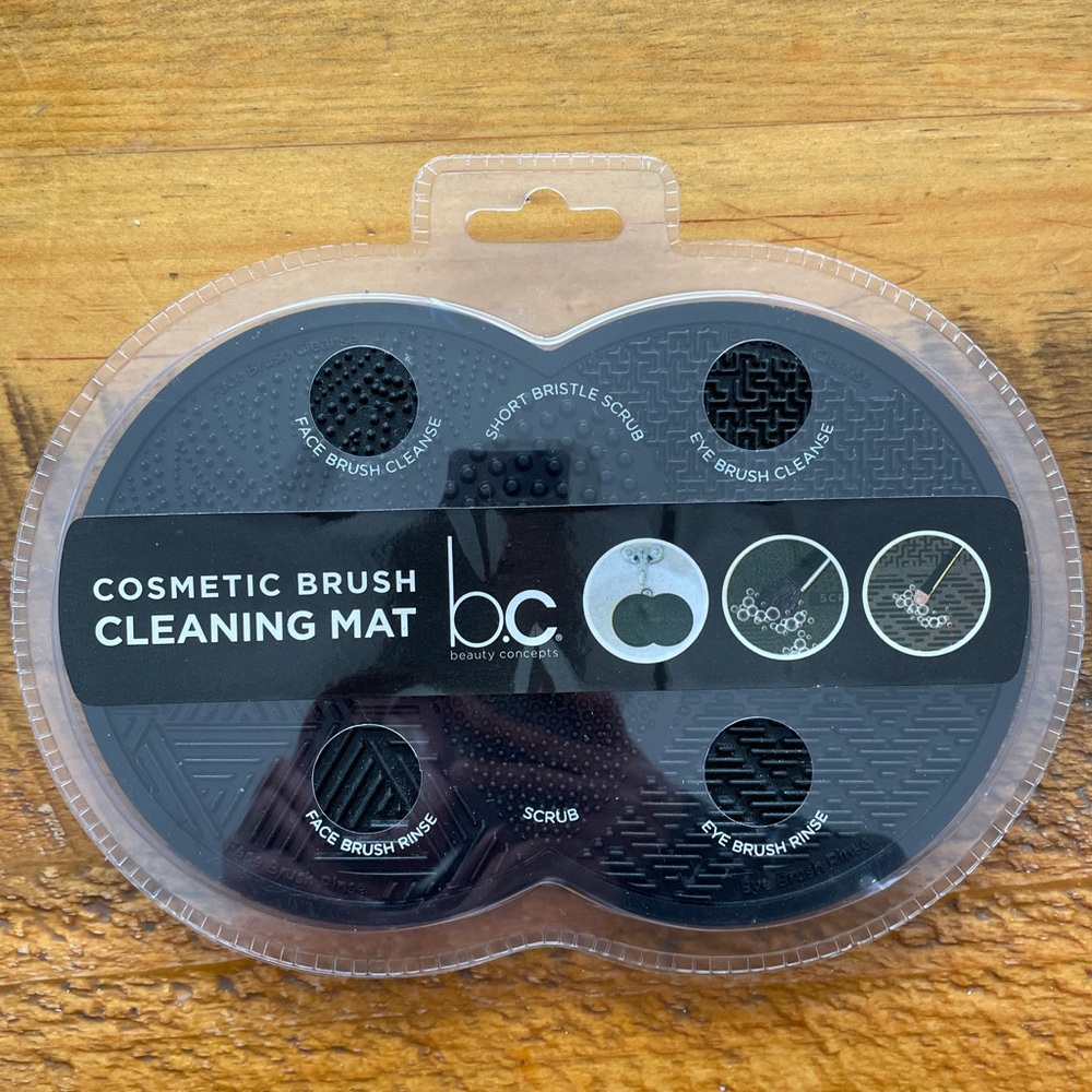 Black Cosmetic Brush Cleaning Mat